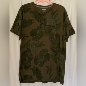 Old Navy Forest Green with all over Palm Leaf detail Short Sleeve Large
